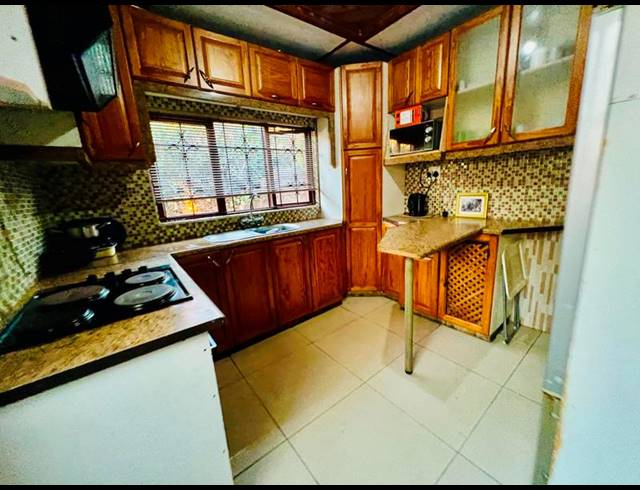 3 BEDROOM HOUSE FOR SALE IN KWAMASHU